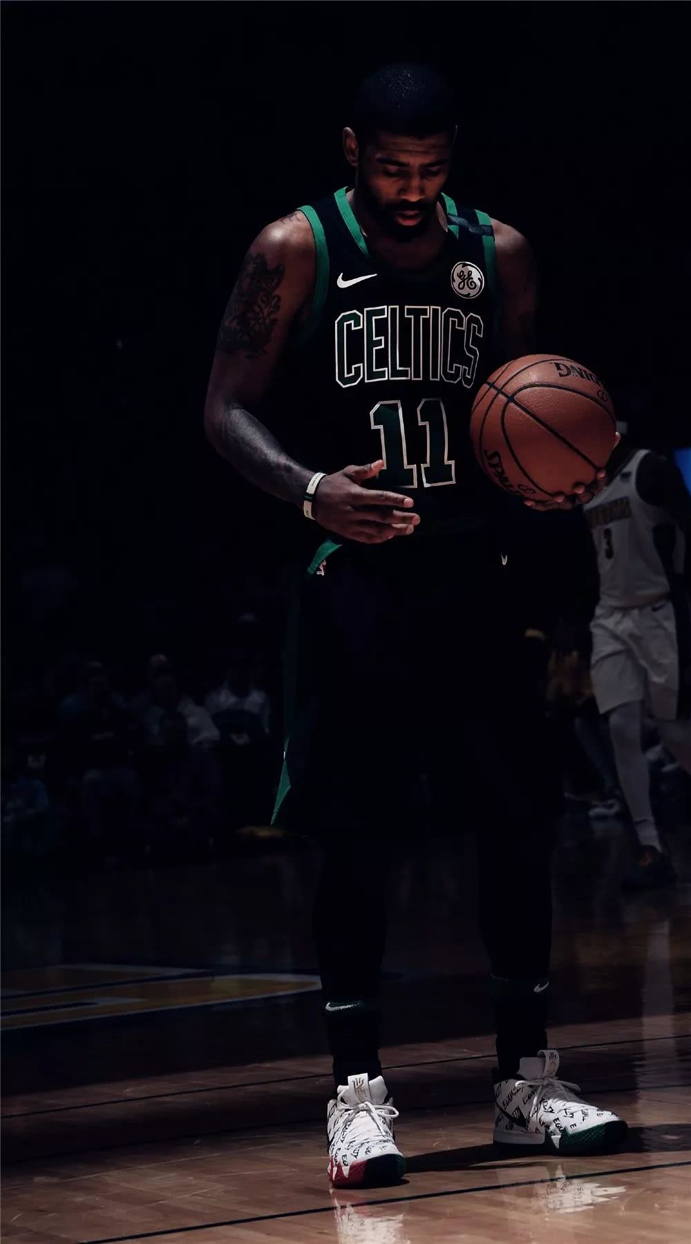 的首发后卫 的首发后卫